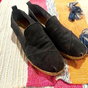Tom’s Espadrilles. Womens size 9. Dark charcoal gray.